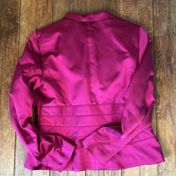 Women’s stunning Escada Fuchsia Silk Blazer with Floral Accent - Picture 5 of 7